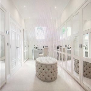 Meet your Posher, Lola